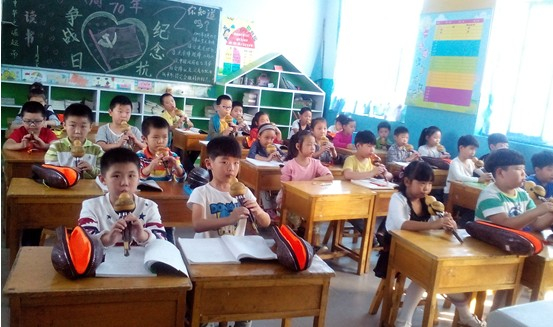 2015年云之聲藝術(shù)中心焦作市解放區(qū)實(shí)驗小學(xué)合作開設(shè)校園葫蘆絲社團(tuán)
